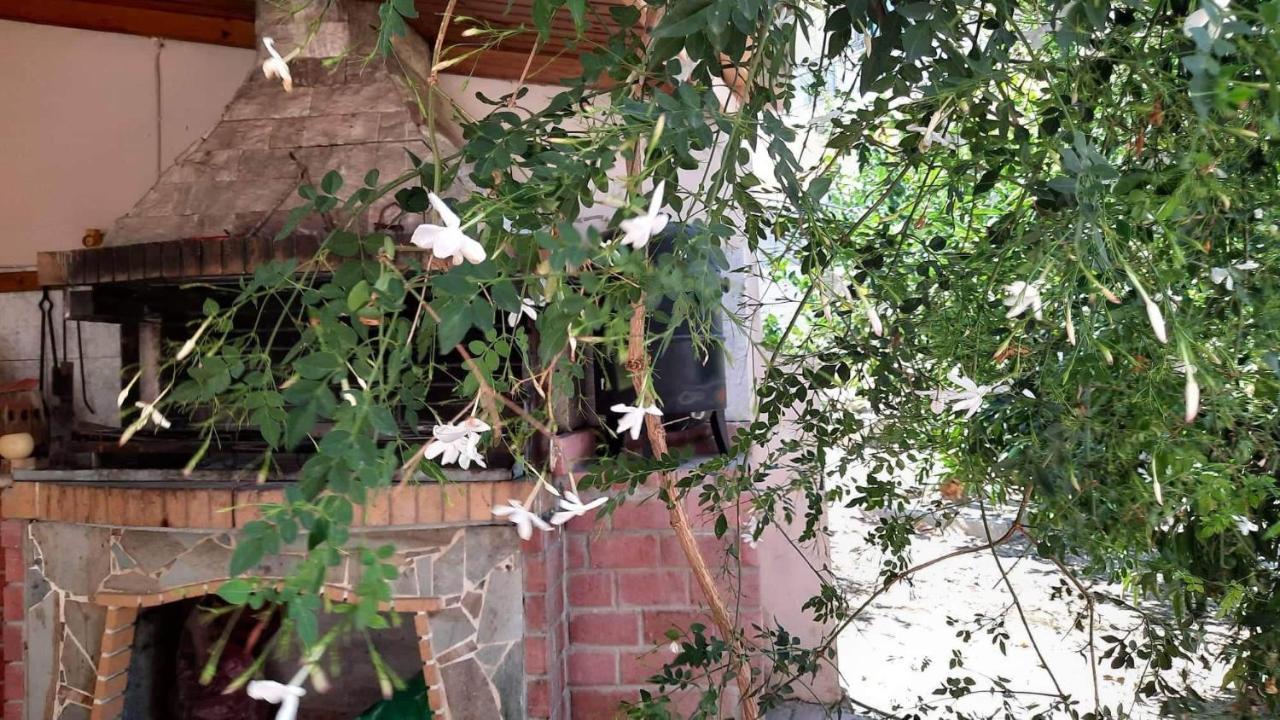 Georgia'S Village House Kondostavlos Luaran gambar